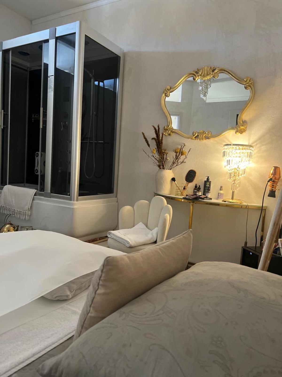 Femme Noir Luxury Spa Experience San Nicola La Strada エクステリア 写真